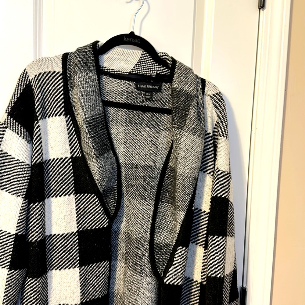 Lane Bryant knee length black & white check cardigan with pockets Sz 18/20